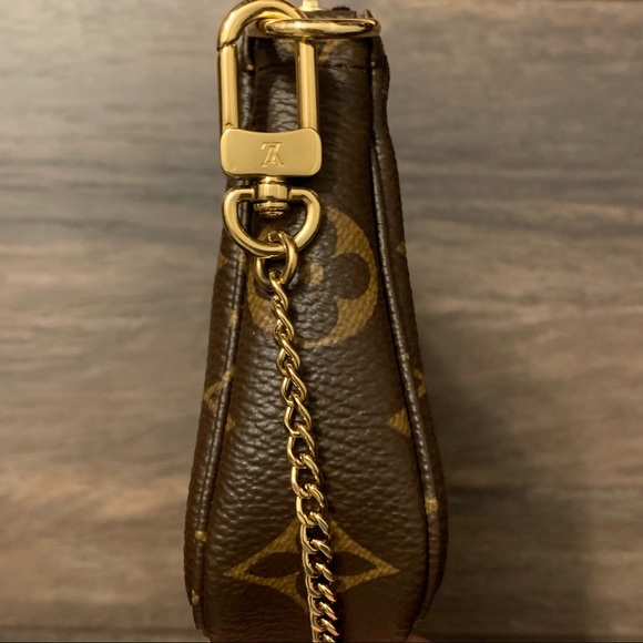 ❌SOLD❌ NEW Louis Vuitton Mini Pochette Accessoires in Monogram Canvas - Picture 4 of 9